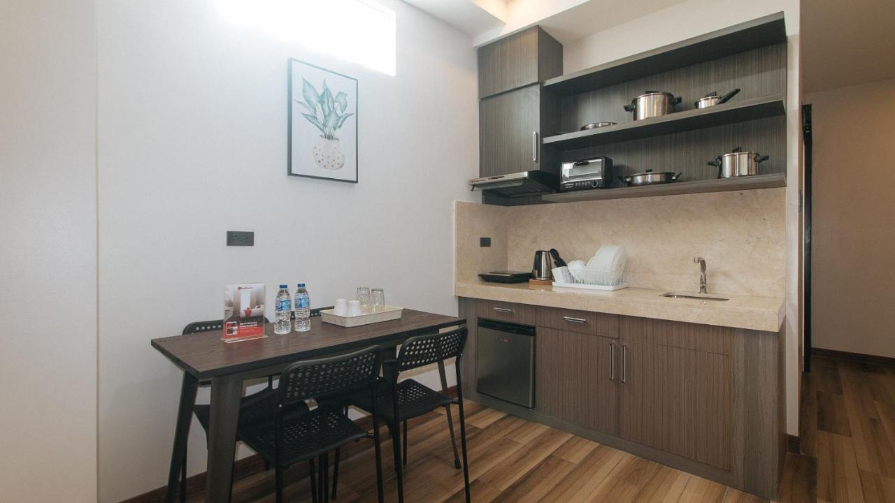 Reddoorz Plus @ Bez Tower And Residences San Juan San Juan  エクステリア 写真