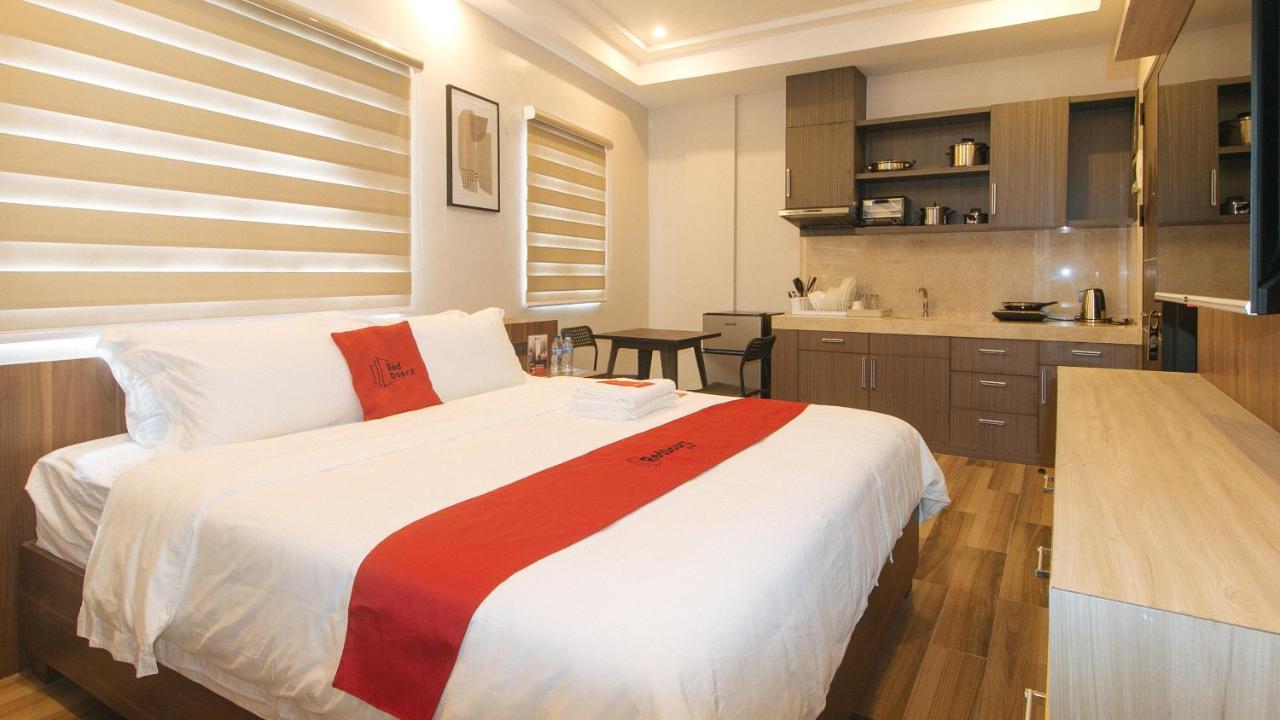Reddoorz Plus @ Bez Tower And Residences San Juan San Juan  エクステリア 写真
